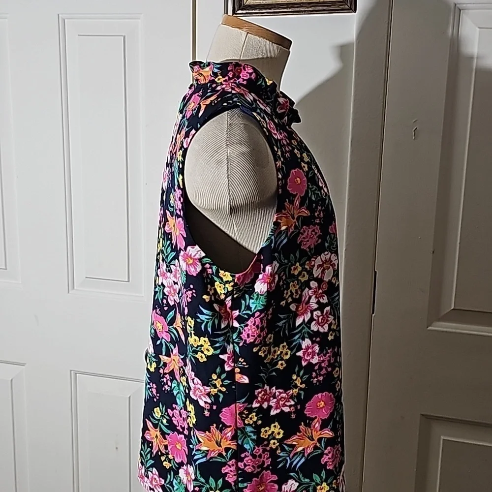 J.Crew women's sleevless top.‎ Beautiful colors completely lined. Size medium. - Picture 4 of 12